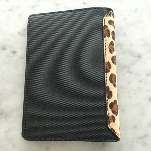 JCrew leather passport case, leopard calf hair, new without tag - Picture 3 of 3